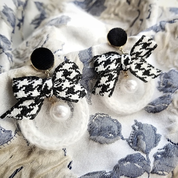 Jewelry - 🍒NWOT🍒 HANDMADE PERFECTLY WINTER EARRINGS